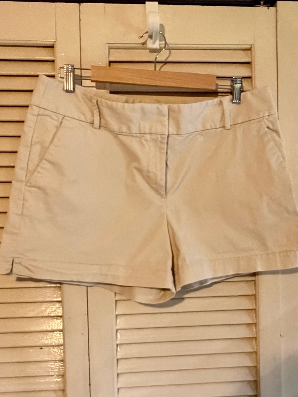 LOFT Riviera Chino Flat Front Off White Shorts - Size 12
